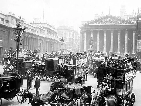 London scene. London traffic, mainly horse - drawn, making its way around the Royal Exchange
