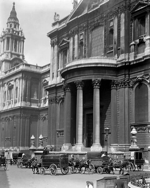 London. St Pauls cathedral, designed by Sir Christopher Wren in 1673
