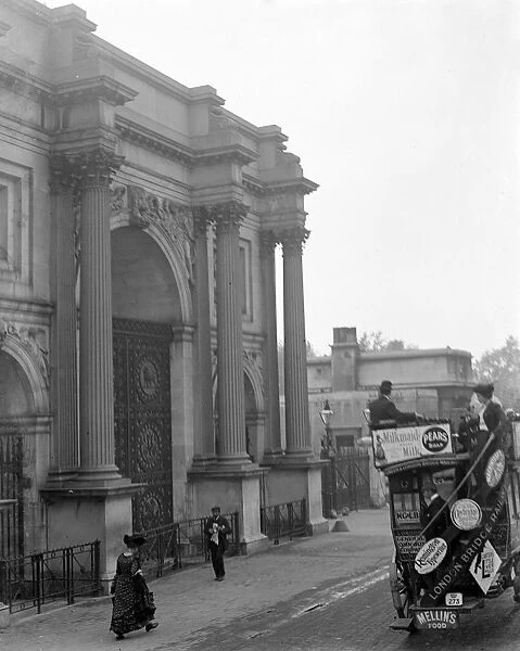 London street scene. Marble Arch, Hyde Park, London Early 1900s