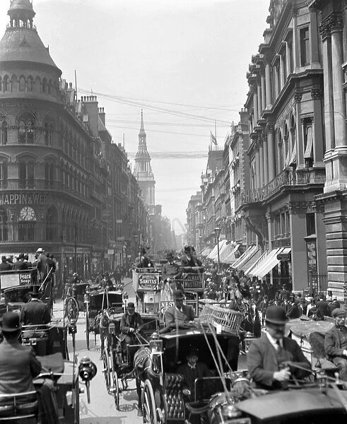 London street scene. A traffic jam around the Mappin & Webb building, London