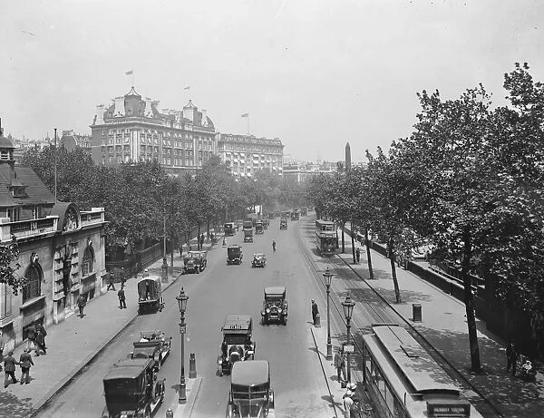 London, The Victoria embankment, with a view of the Cecil and Savoy hotels 30 August