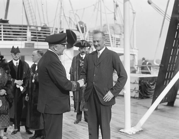 Lord and Lady Byng return from Canada. Lord Byng with the Captain of the Empress