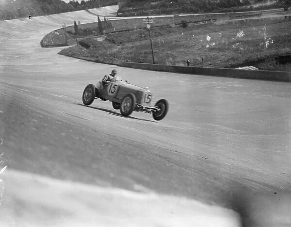Marquis practices at Brooklands for 600 miles race. Well-known drivers practised