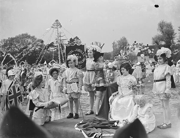 May Day festivities. The coronation of the May Day Queen of Chislehurst, Kent