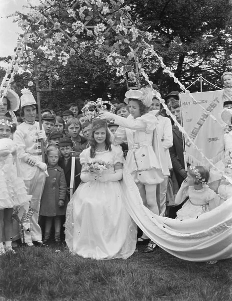 May Day festivities. Miss Mary Pearson the May Queen of Chislehurst, Kent, being