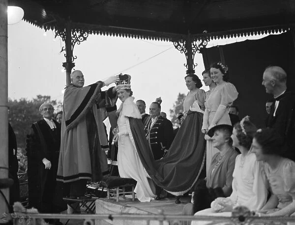 The Mayor of Dartford crowning the Dartford Carnival Queen. 1938