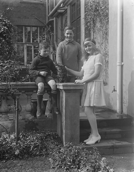 Miss Betty Nuthall, the junior lawn tennis champion, with two of her brothers