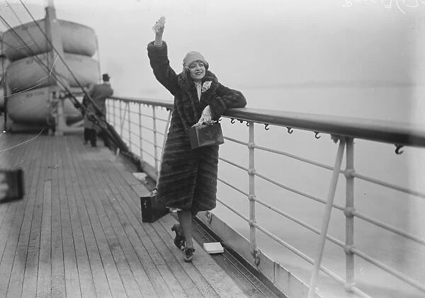 Miss Fay Marbe, the American musical comedy actress, photographed on arrival at Southampton