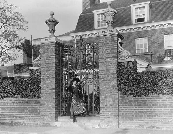 Miss Winifred Graham ( Mrs Theodore Cory ) at the residence Old Place Hampton