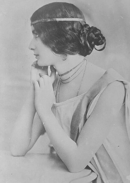Mlle Cleo De Merode. The famous Parisian dancer, who is about to sue in the Paris courts