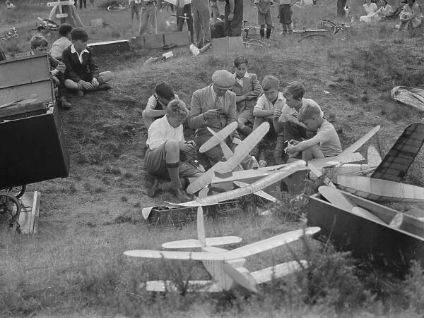Model Flying Club, Dartford Heath. 7 August 1937