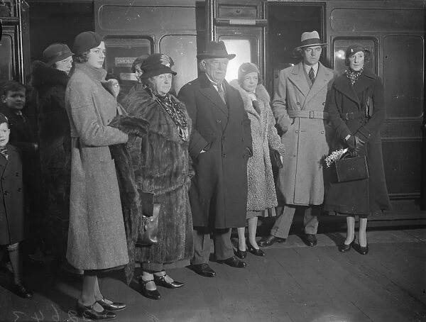 Mr Lloyd George and his family off to Portugal from Tilbury. Mr David Lloyd George