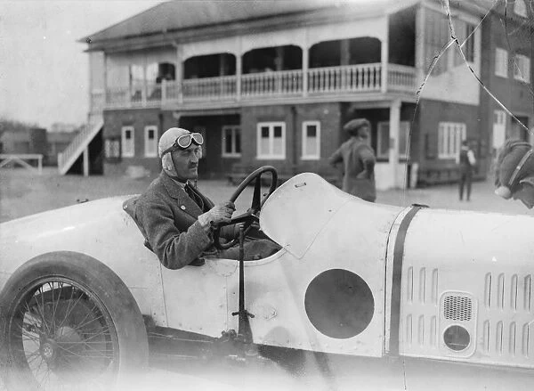 Mr R B Howey in his six cylinder ballot competeing in Gold Cup 3 April 1926