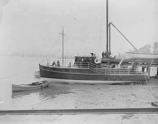 Mr Shortss motor yacht Discovery to race the sailing yacht Penguin 1920