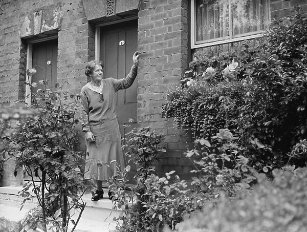 Mrs Annie Longhurst, window box prize winner at Crockenhill. 1938