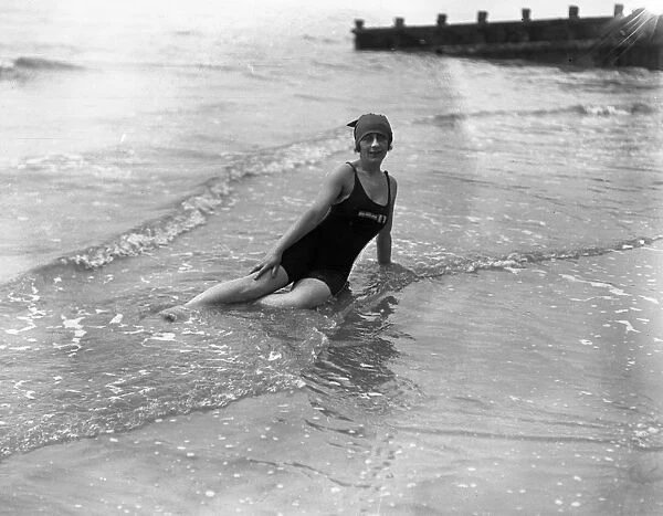 Mrs Arthur Hamilton, lady channel swimmer on the beach at Hove, Sussex. 1920