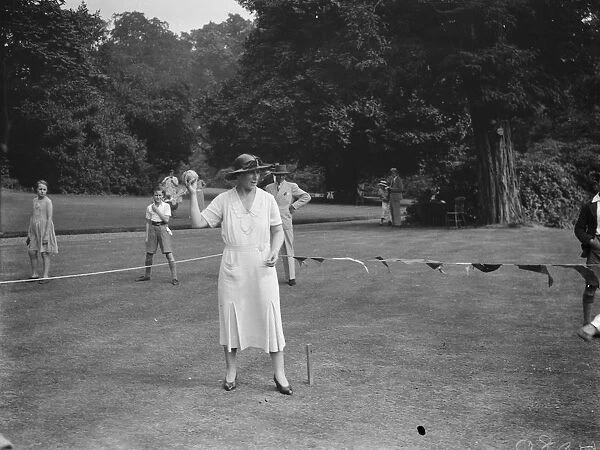 Mrs W O H Joynson opens garden fete, Kevington. 1937