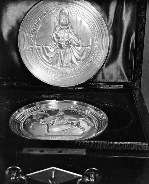 The new Great Seal of England for the reign of George VI The seals are engraved