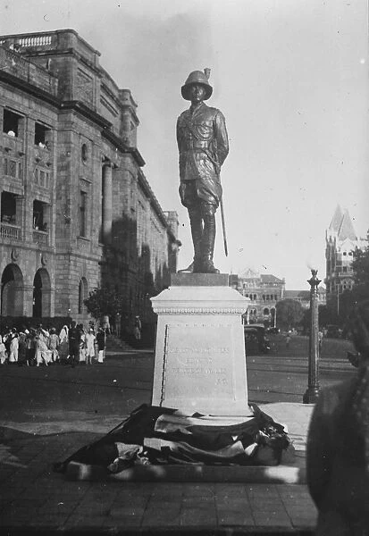 The new Prince of Wales statue in Bombay. 9 January 1928