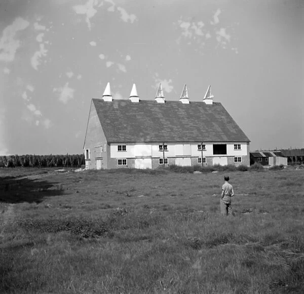 A new type of oast house in Paddock Wood, Kent. 1936