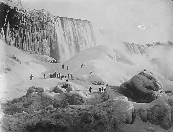 Niagara in winters grip A striking study of the frozen Niagara Falls 8 December 1925