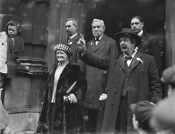 Nomination day in Whitechapel Mrs M Holden ( Prohibitionist ) 31 January 1923