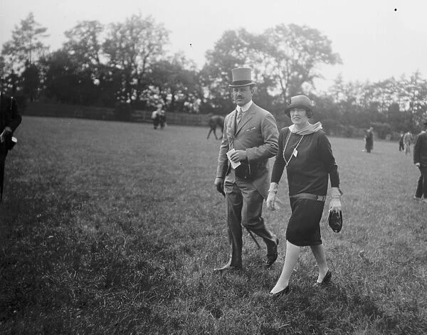 Oaks days at Epsom racecourse. Lord Dalmeny and his fiance, Lady Belper. 7 June 1924