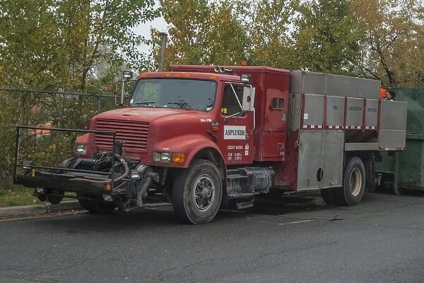 An old International 4 wheeled rigid lorry in use with the fire protection service