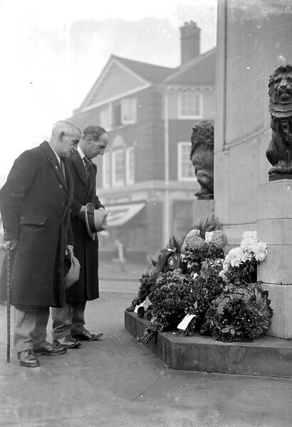 Old soldiers pay their respects at a memorial in Orpington, Kent. 1934