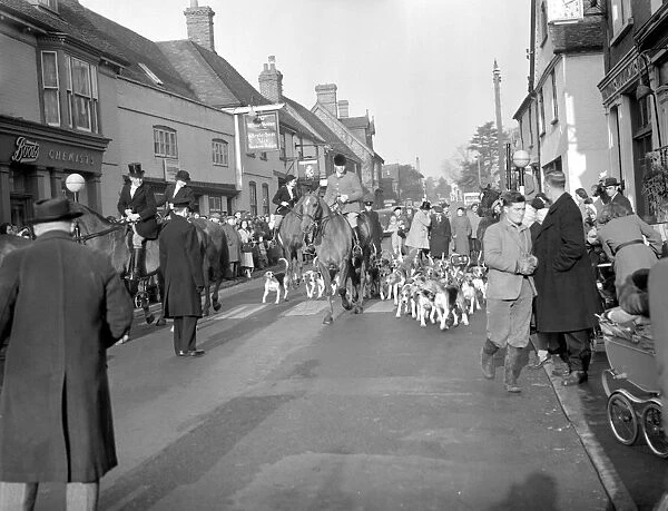 Old Surrey and Burstow Hunt at Edenbridge, Kent. After meeting at the first Christmas