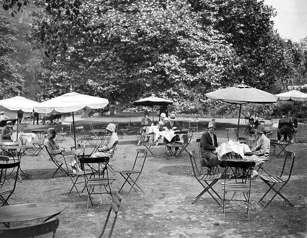 Open air meals in The Embankment Gardens. 15 August 1928