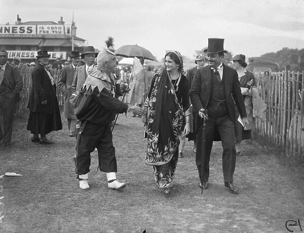 Original caption Flowing robes at the Derby. Picturesquely garbed Indian visitor