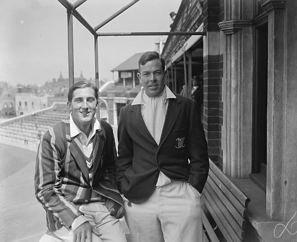 Oxford University cricketer s. N M Ford ( left ) and M A McCanlis ( Captain )
