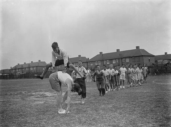 Play leadership. Penhill. Teamgames, leap frog. 1937