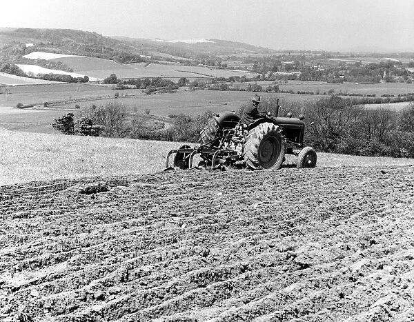 Plough up a rather dry one year ley on top of the Sussex Downs - near Amberley - on Lee