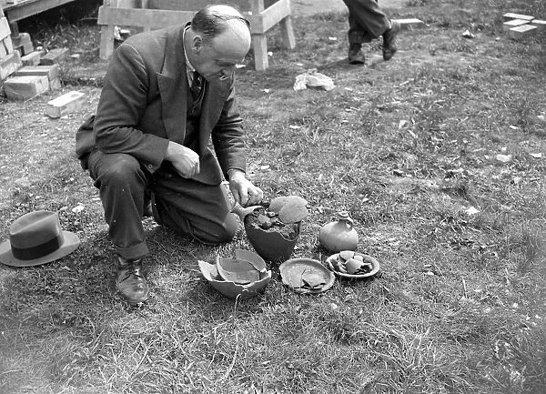 Pottery finds in Orpington, Kent. 1934