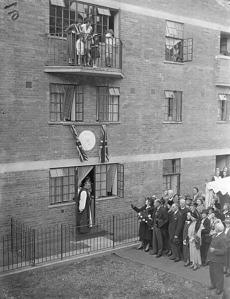 Premiers wife opens new Kensington flats. Mrs Neville Chamberlain, wife of the Premier