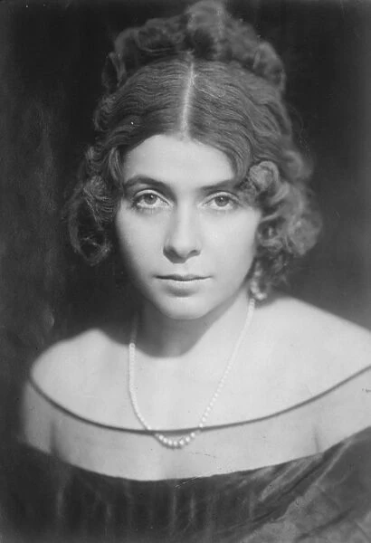 Prettiest woman in Spain. Senorita Catalina Barcena. 30 May 1927
