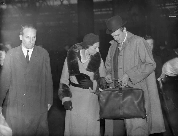 Prince Alessandro Torlonia and his bride, the Infanta Beatriz of Spain, leave London for America