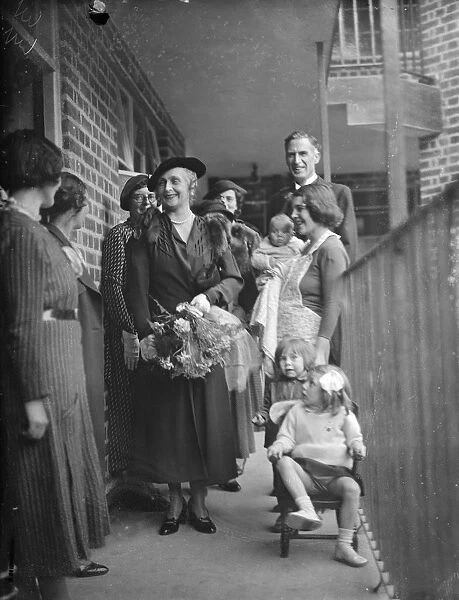 Princess Alice opens new Kensington flats. 11 October 1934