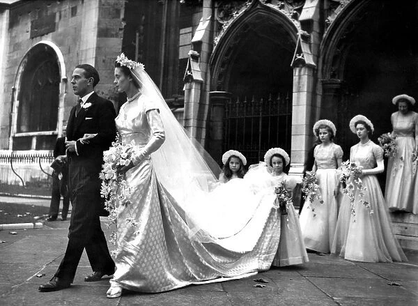 Princess Margaret a bridesmaid as two of Princess Elizabeths staff wed - Royal family attend