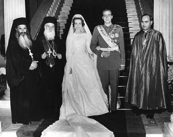 Princess Sophia of Greece marries Don Juan Carlos, Pretender to the Spanish throne