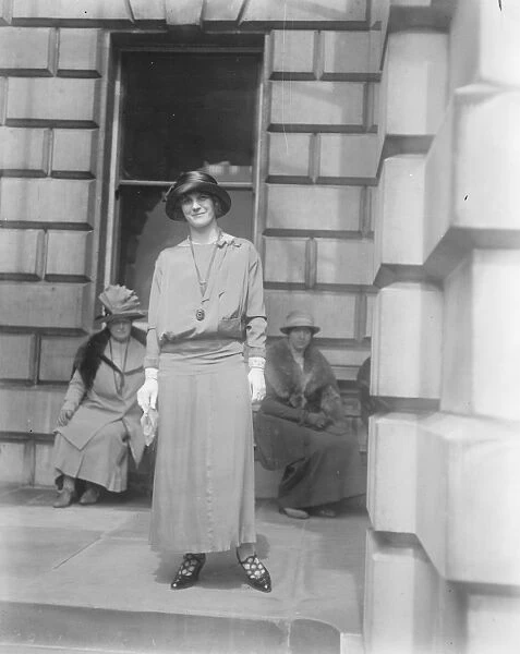 Private view day at the Royal Academy. The Countess of Clancarty. 3 May 1924