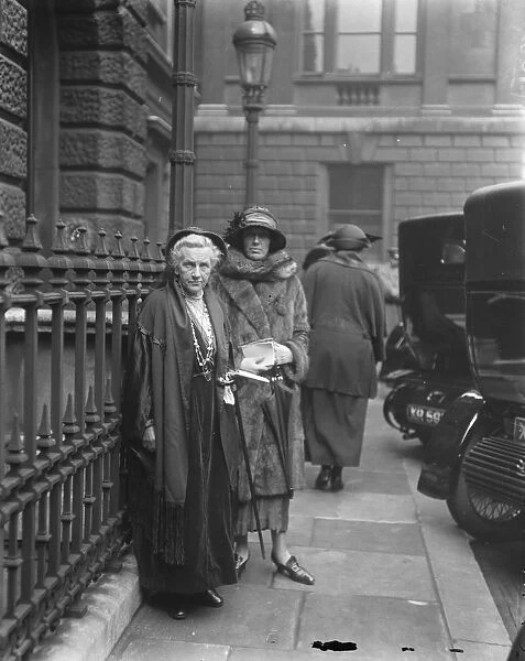 Private view day at the Royal Academy. Lady Frances Balfour. 3 May 1924