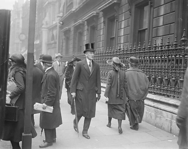 Private view day at the Royal Academy. Lord Horns leaving. 28 April 1922