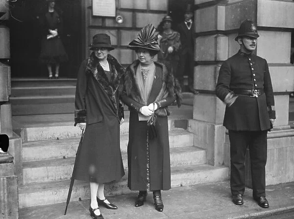 Private view day at the Royal Academy. Mrs Baldwin and Lady Stanhope. 30 April 1926