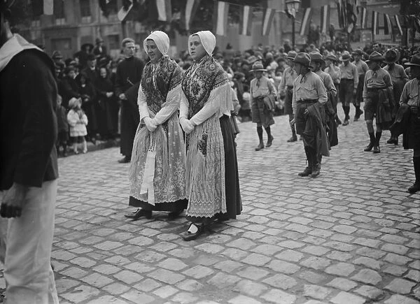 The procession of Our Lady at Boulogne. Picturesque Fisher girls in the procession