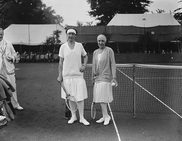 Professional tennis at the Phyllis Court Club, Henley. Mlle Lenglen and Miss Dora Kornig