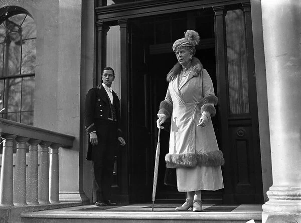 Queen Mary leaving the home in Belgrave Square of the Duke and Duchess of Kent for