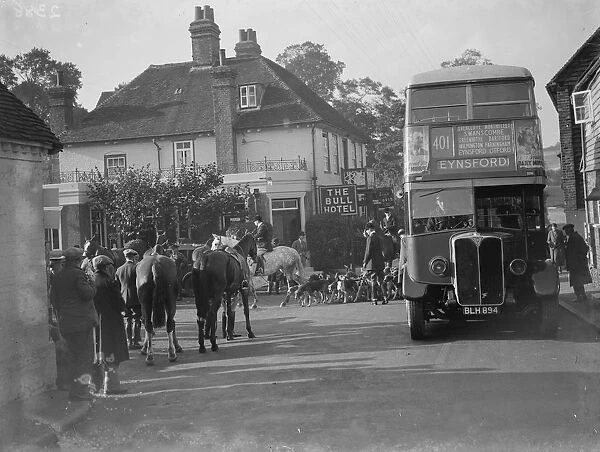 R A Draghounds meet at the The Bull Hotel, Farningham. 31 October 1935